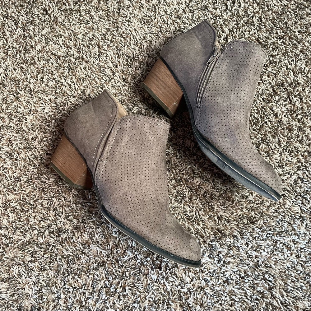 Grey boots
